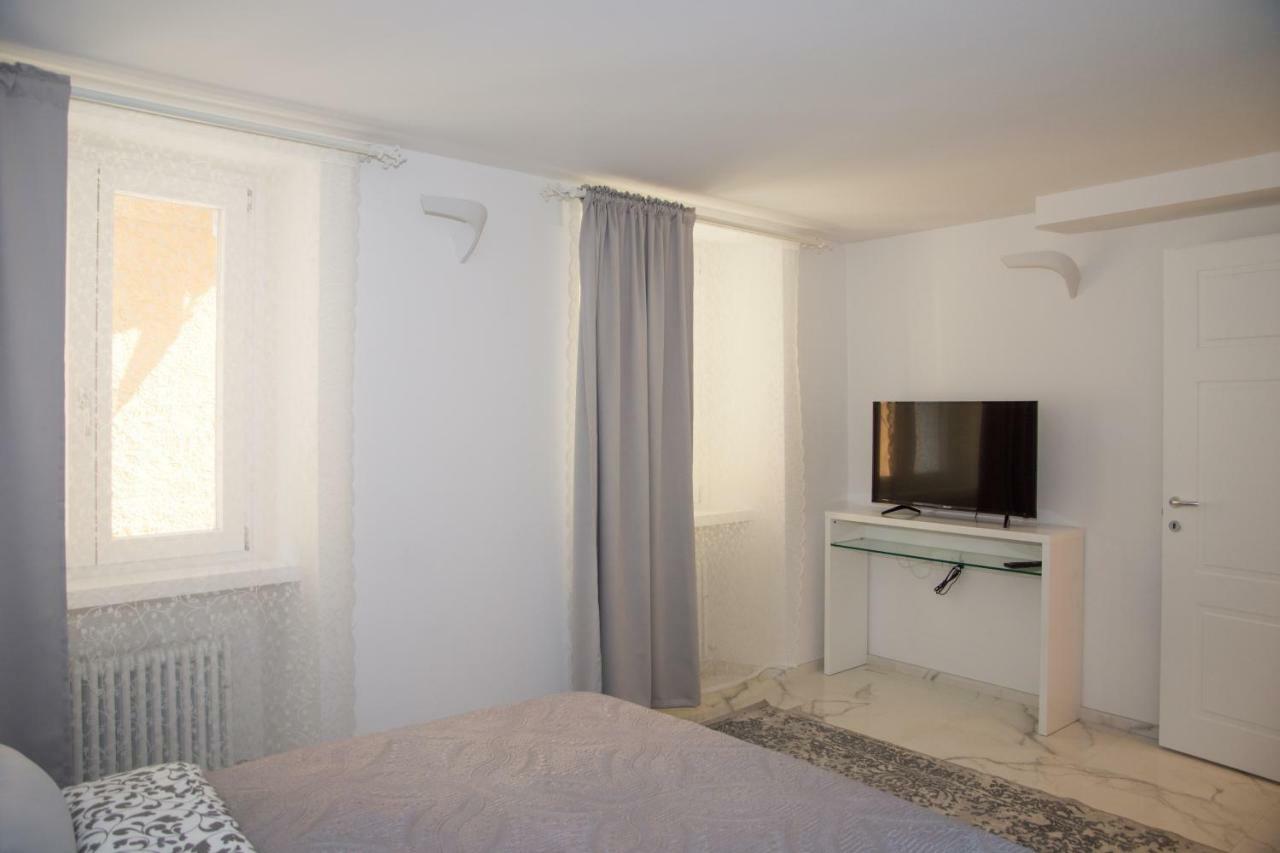 Residenza Romantica Riva del Garda Luaran gambar