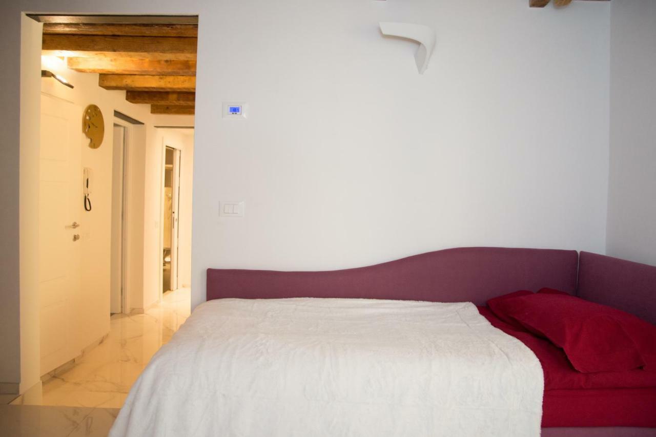 Residenza Romantica Riva del Garda Luaran gambar