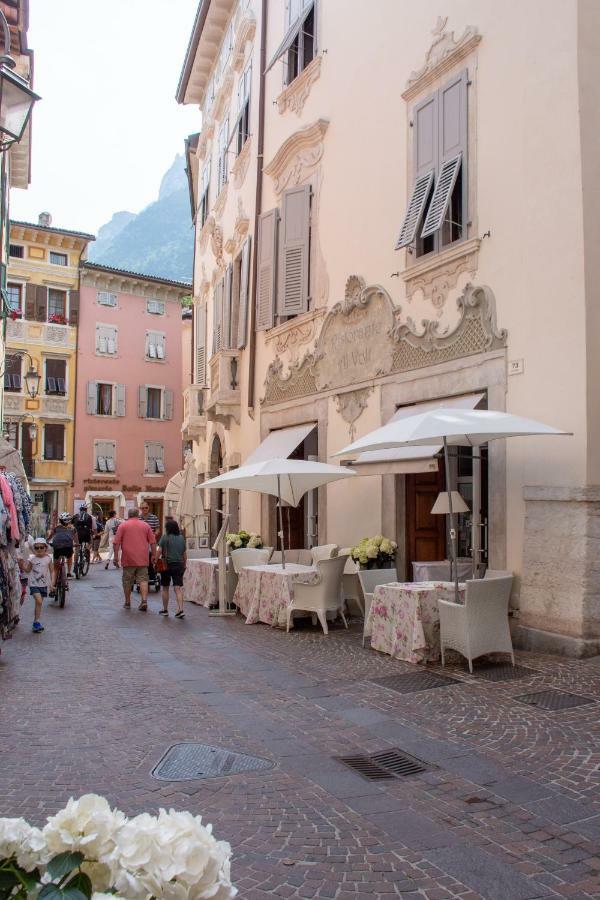 Residenza Romantica Riva del Garda Luaran gambar
